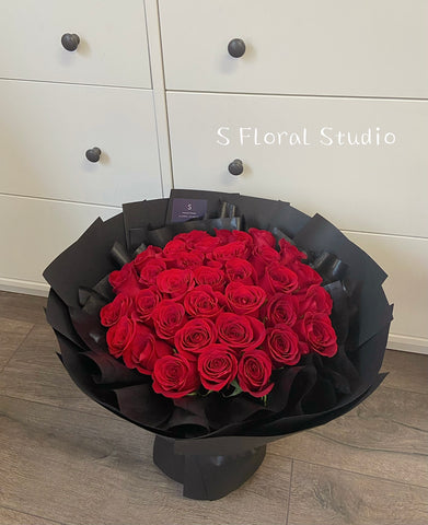 Red Roses Bouquet 33