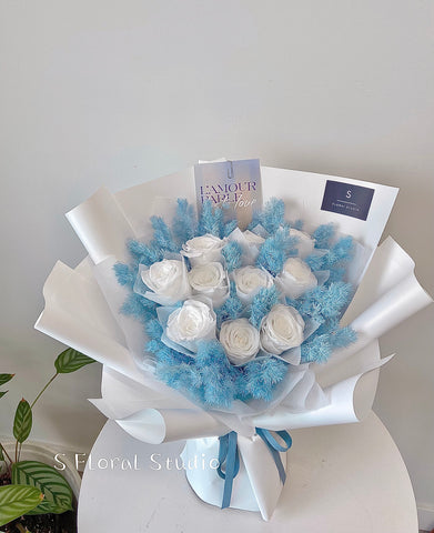 Preserved Roses Bouquet (blue and white)