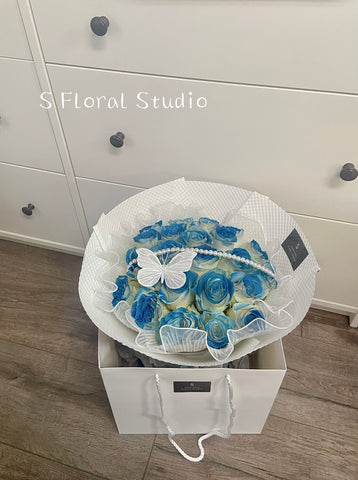Tinted blue rose bouquet 21
