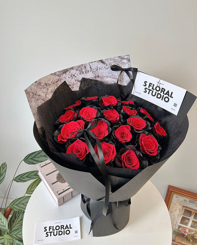 Tinted Black/red roses Bouquet 18