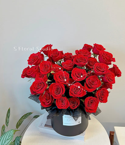 Red Roses Box 33