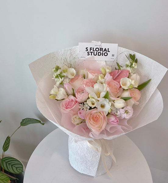 Assorted flower bouquet（pink/white）