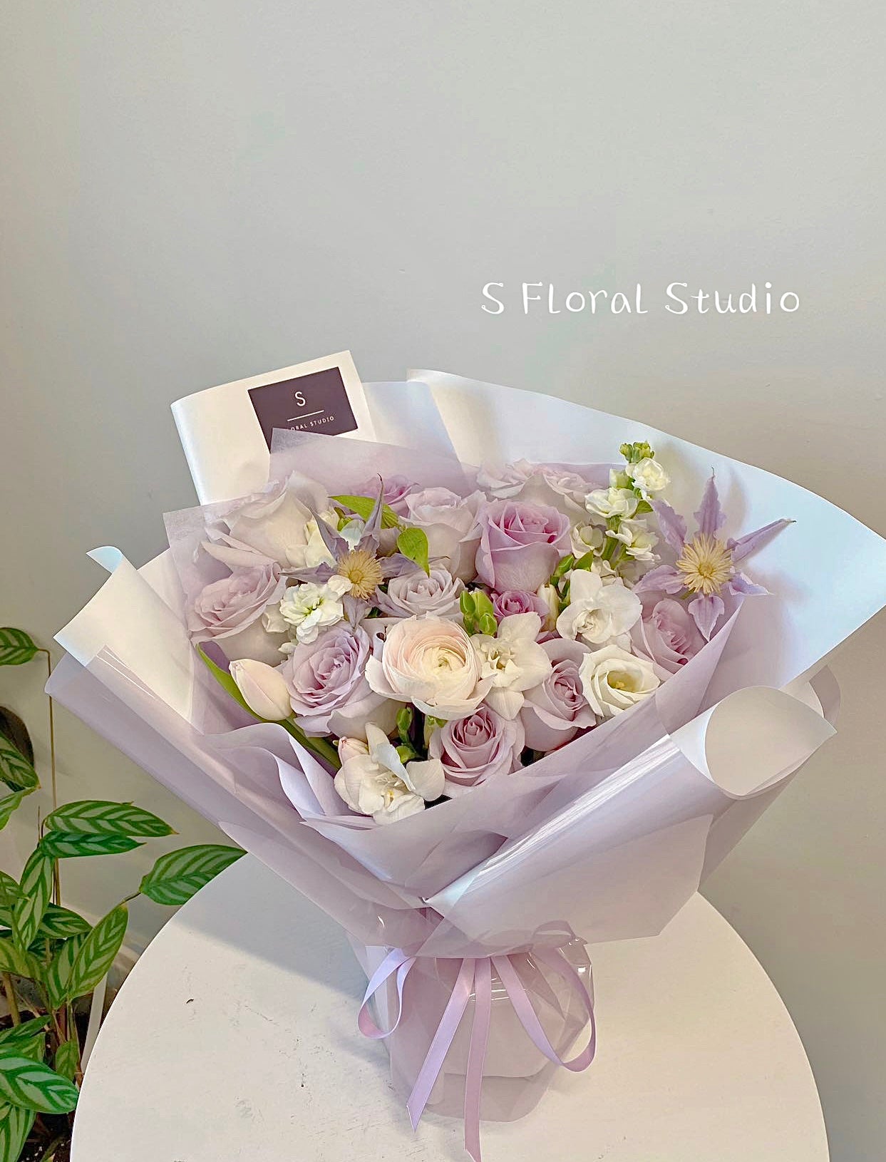 Assorted flower bouquet (lavender/white)
