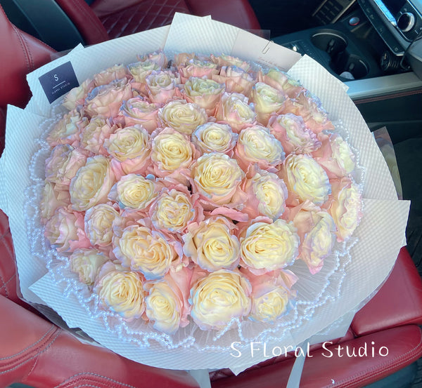 Pearl Aurora Roses Bouquet