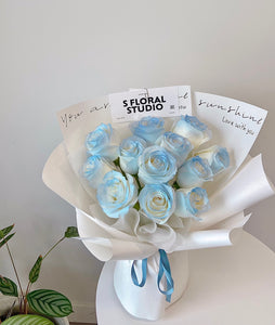 Tinted light blue roses bouquet 11