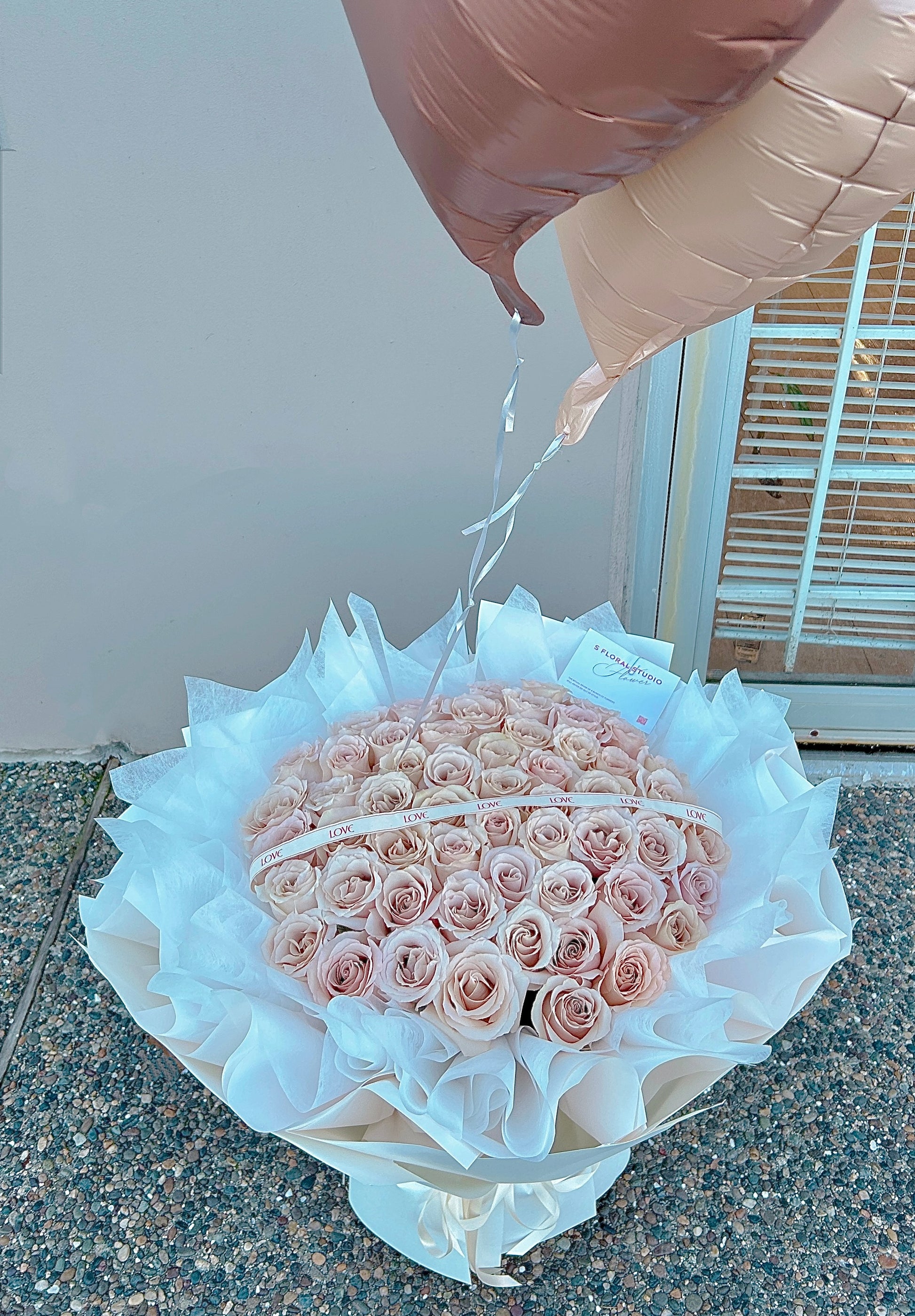 Quicksand roses Bouquet 52