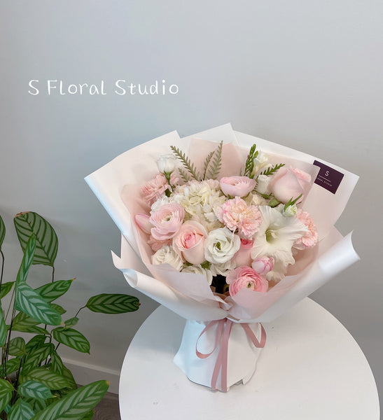 Assorted flower bouquet（pink/white）