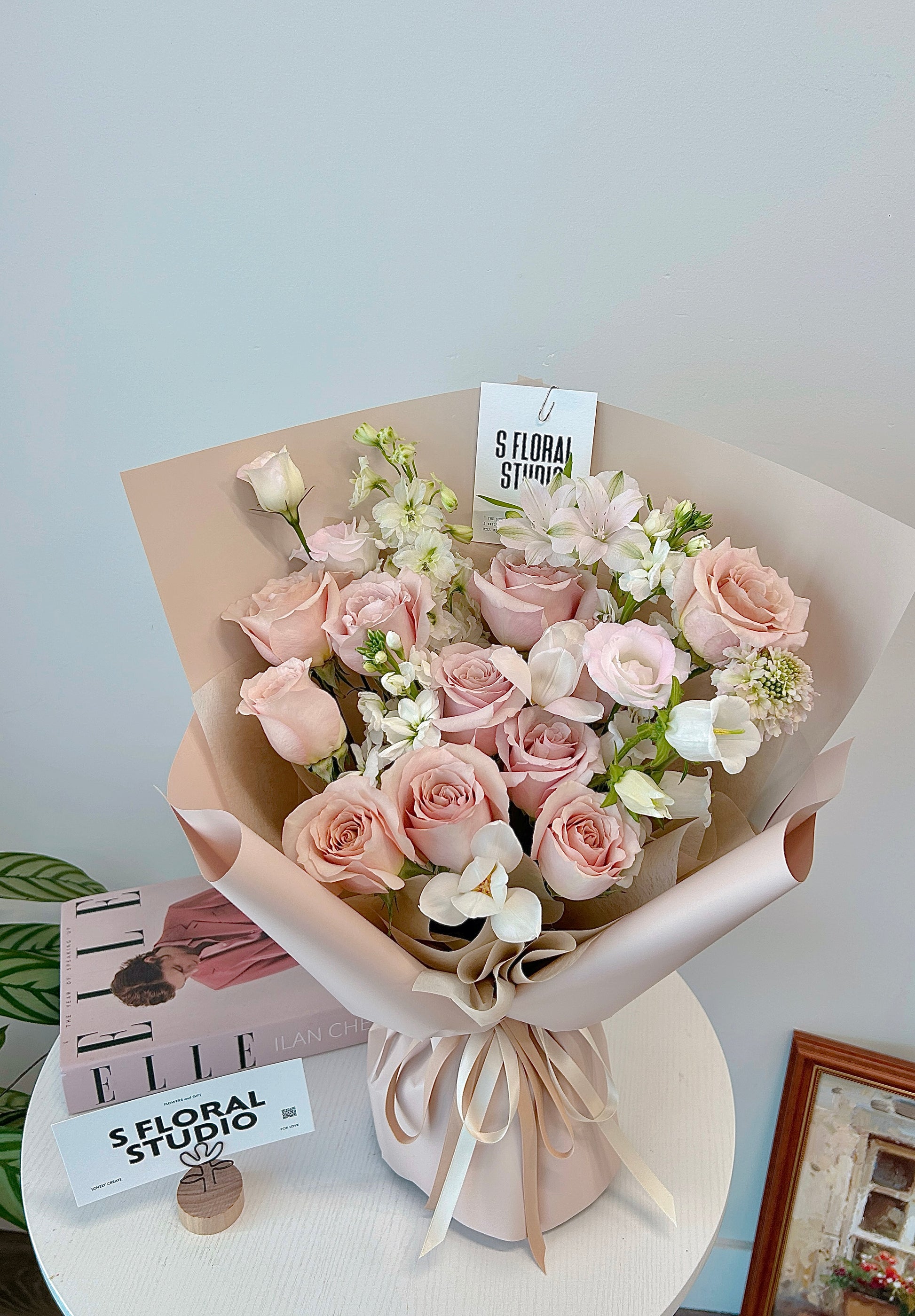 Assorted Flower Bouquet（beige/white）