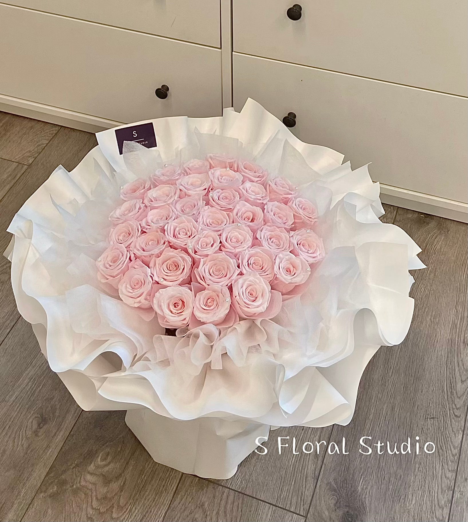 Preserved pink roses bouquet 33