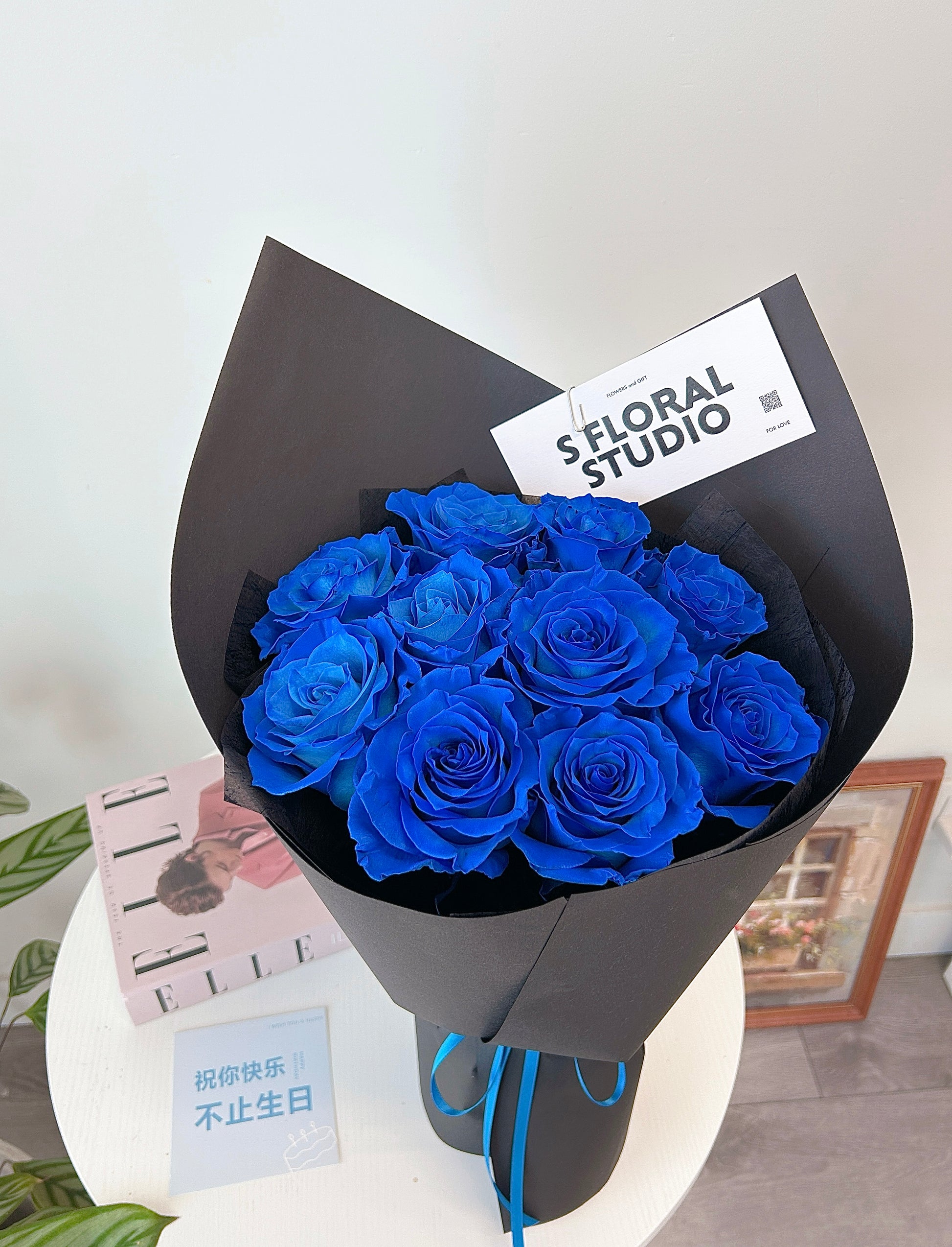 Klein Blue Roses Bouquet
