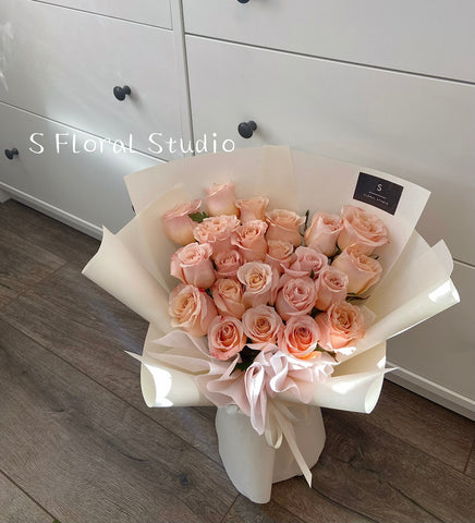 Shimmer Roses Bouquet 21