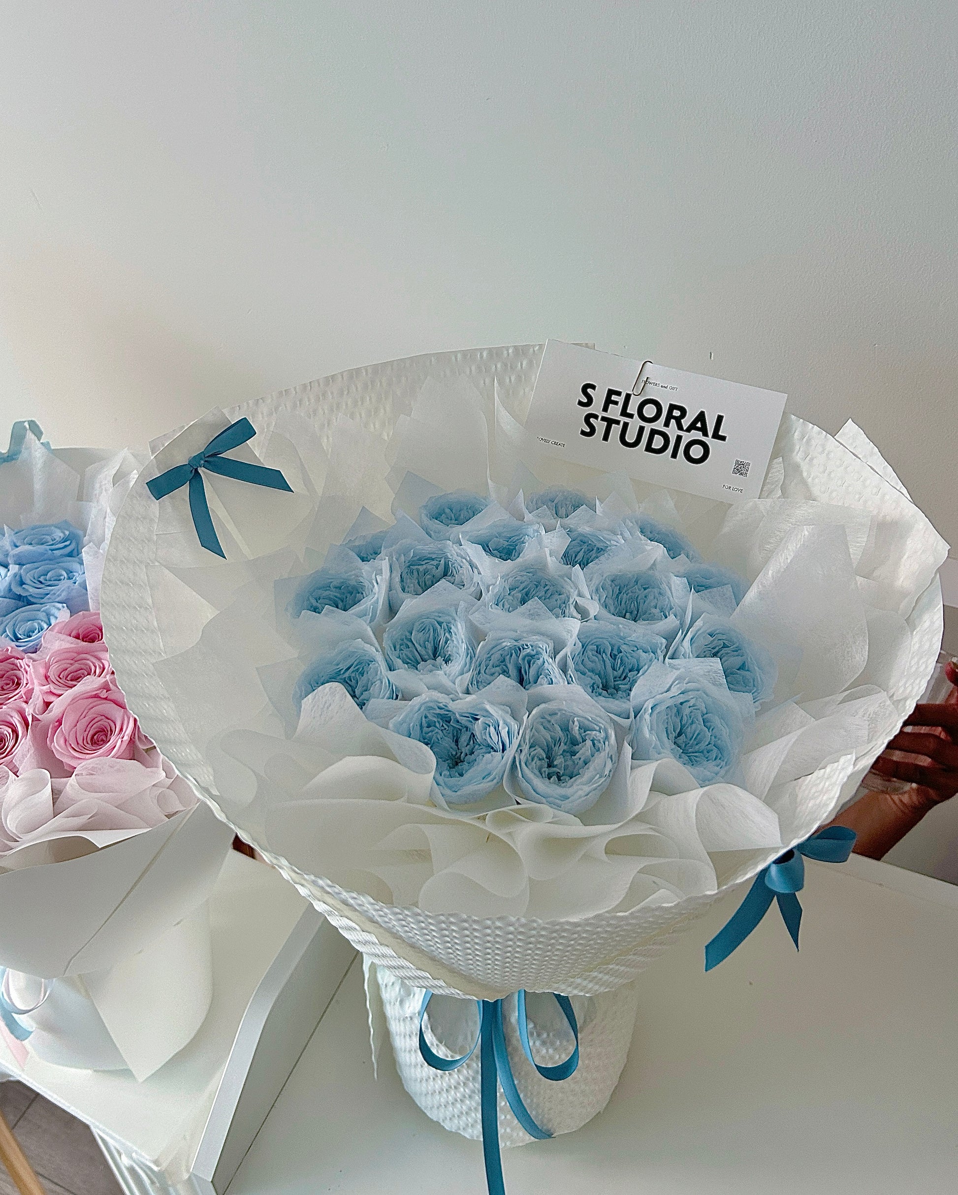 Preserved blue roses Bouquet