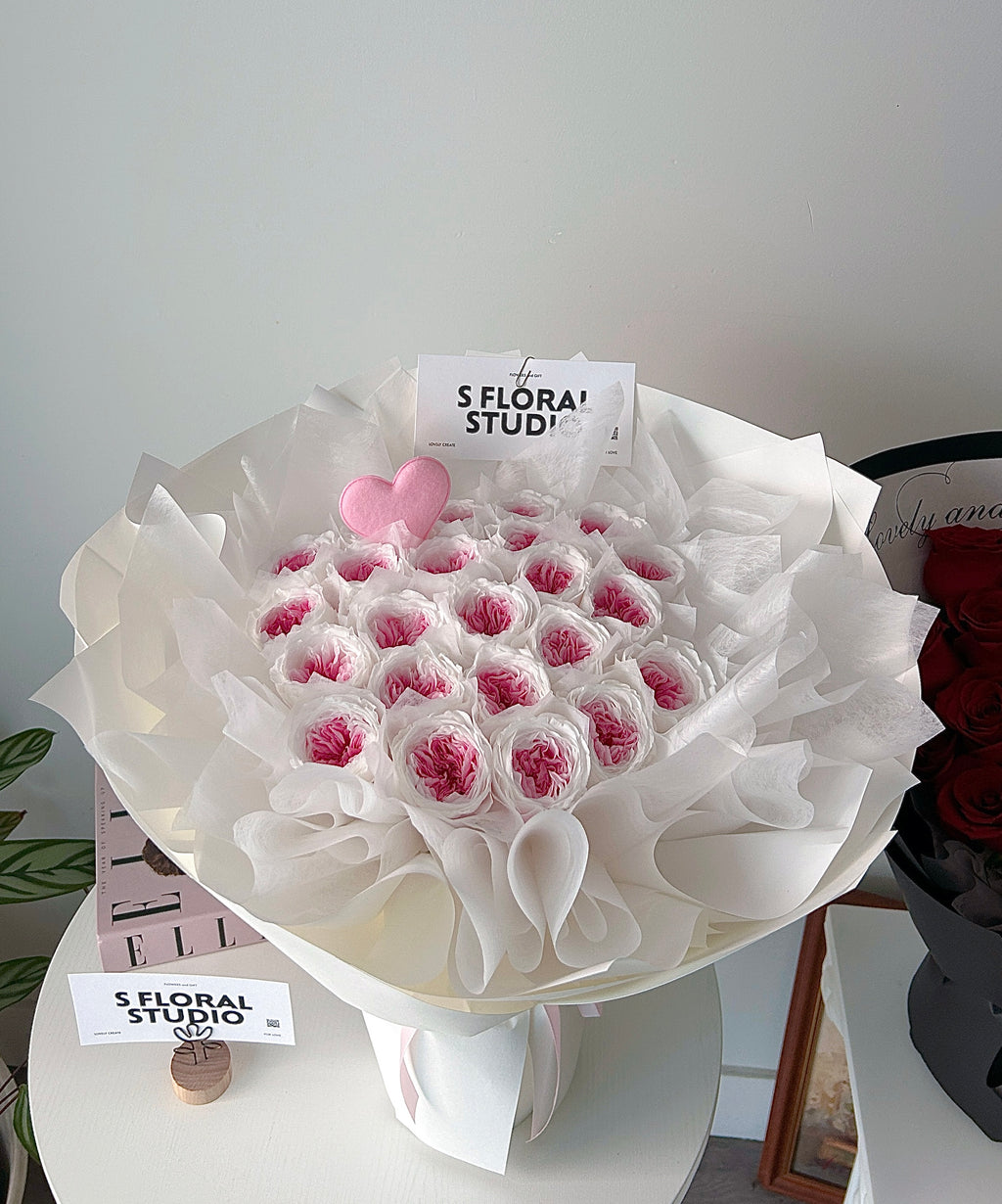 Preserved Roses Bouquet pink