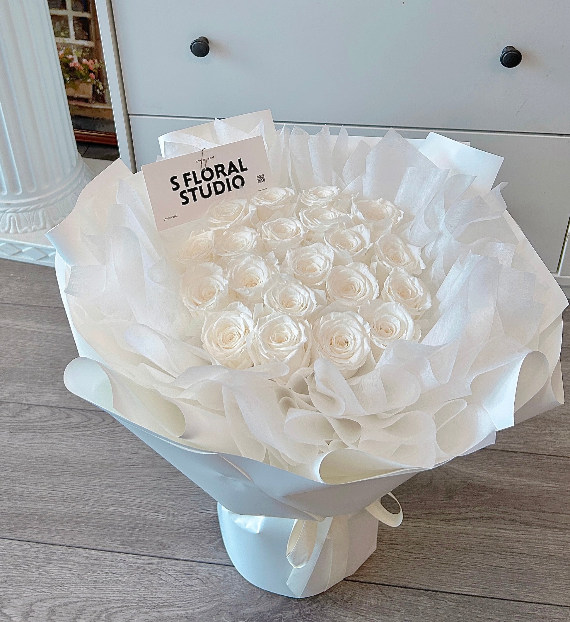 Preserved white roses Bouquet