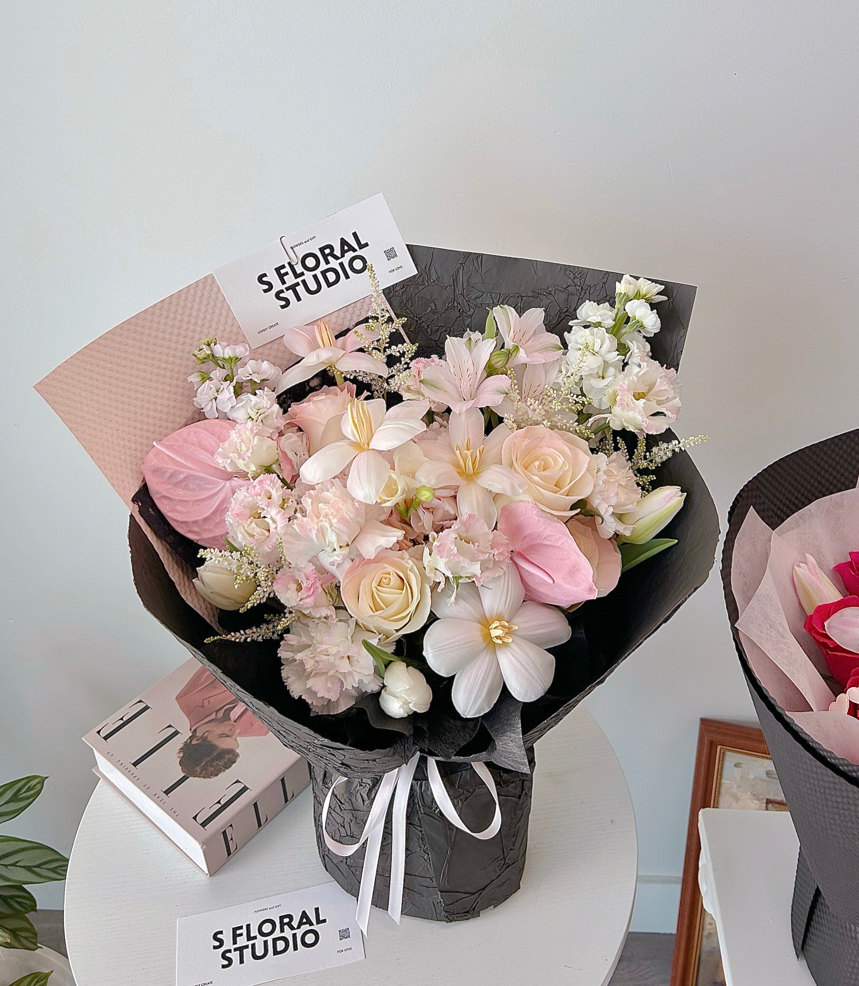 Assorted flower Bouquet（pink/black）