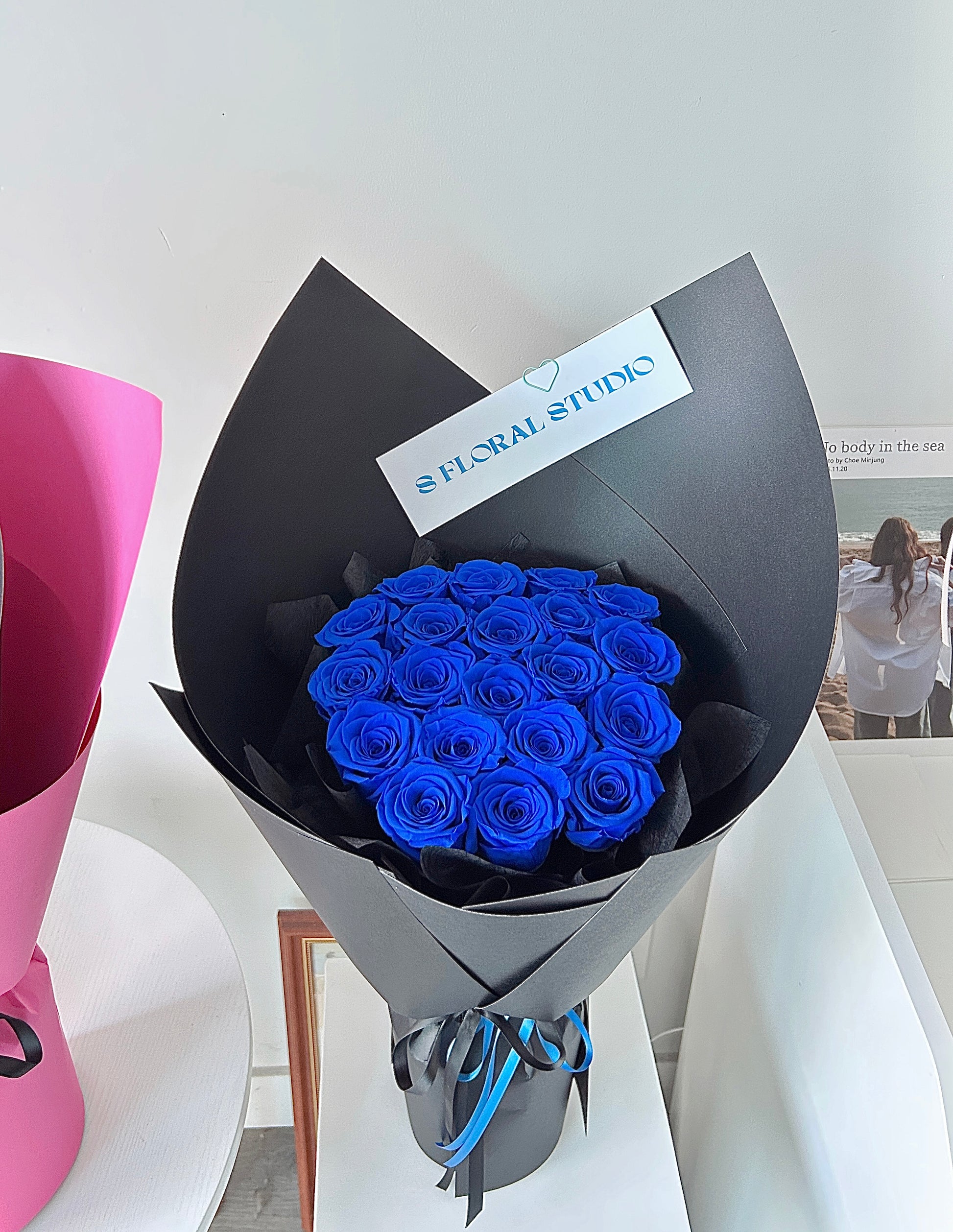 Preserved roses Bouquet (Klein blue)