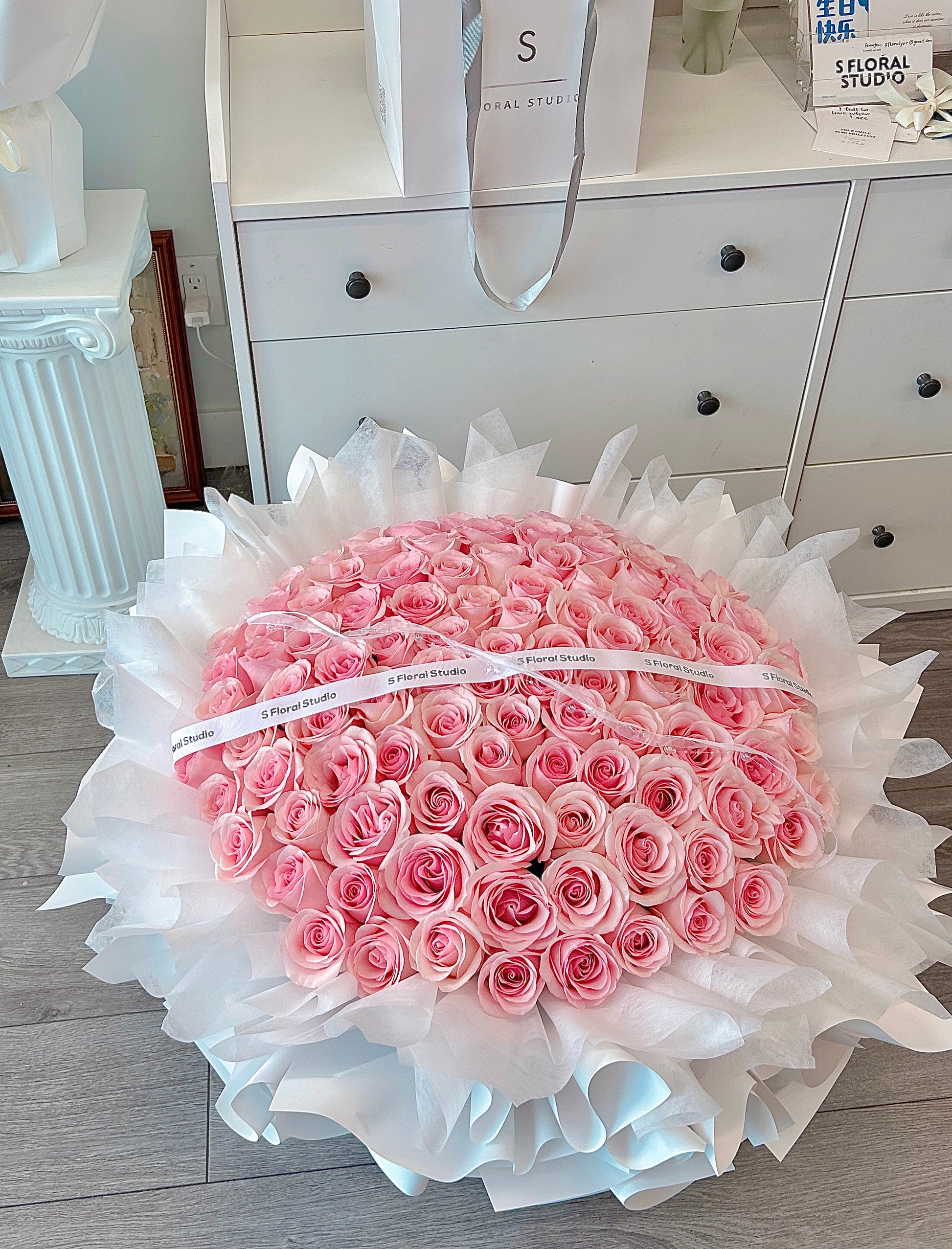 Pink roses Bouquet 99