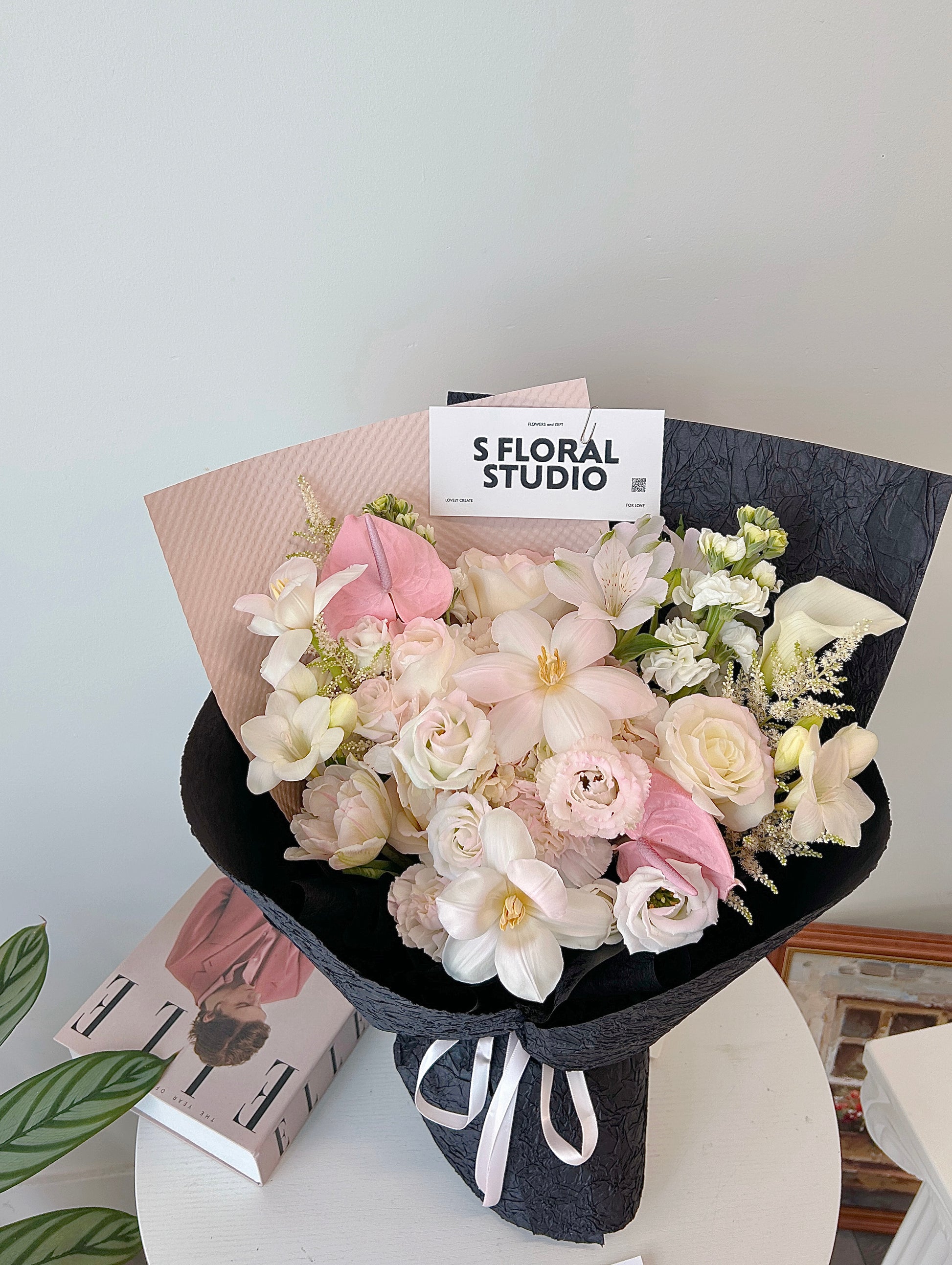 Assorted flower Bouquet（pink/black）