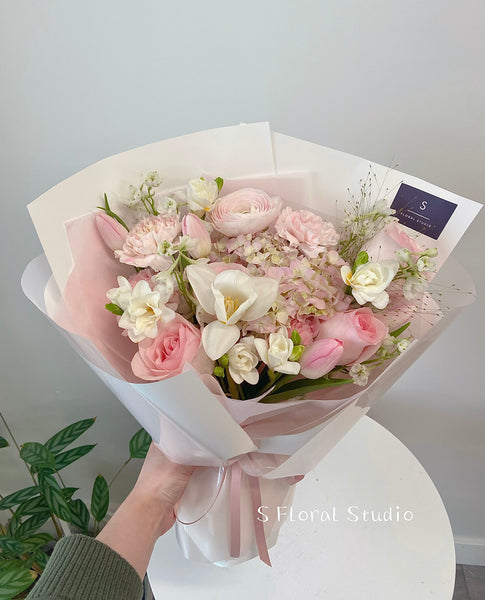 Assorted flower bouquet（pink/white）