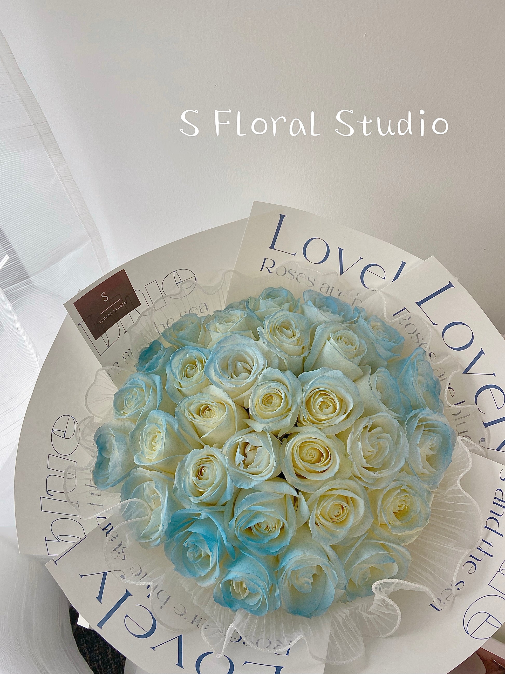 Tinted blue roses Bouquet