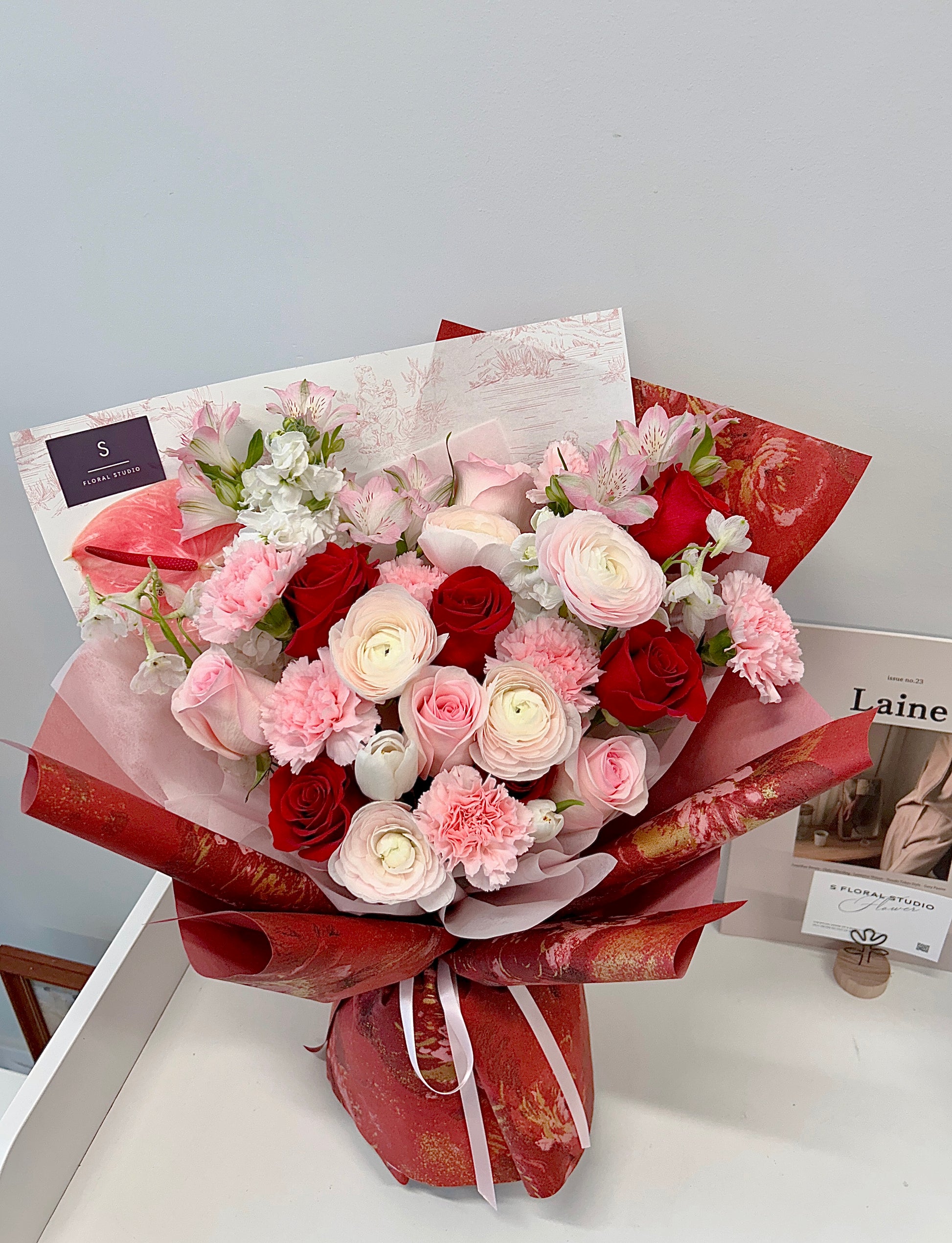 Assorted Flower Bouquet（pink/red）