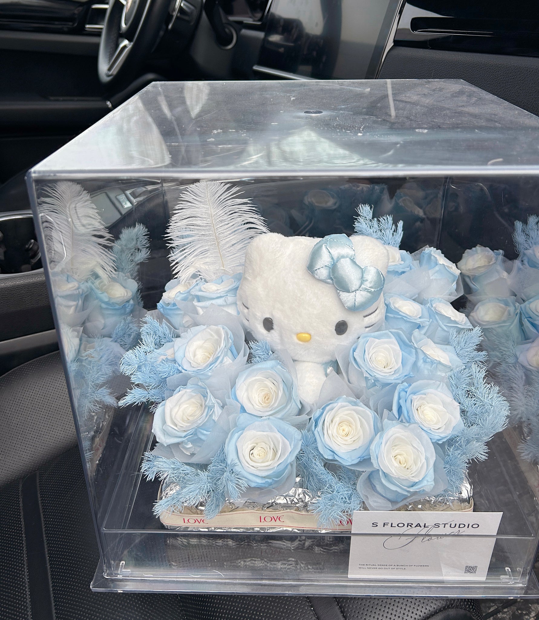 Sky blue kitty Preserved roses Box