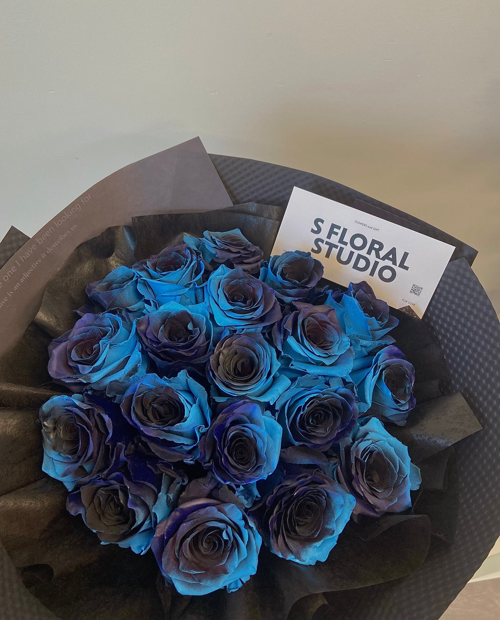 Cosmic Blue rose bouquet 21