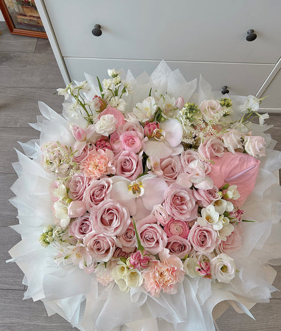 Assorted flower Bouquet (light pink/white)