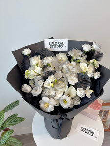 Assorted flower Bouquet (black/white)