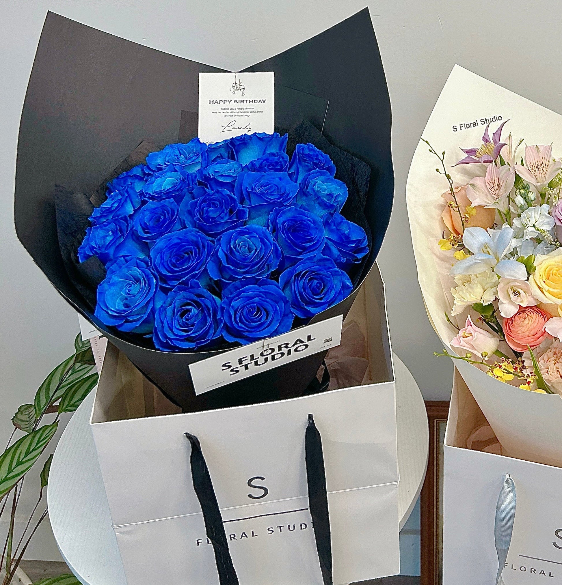 Klein Blue Roses Bouquet