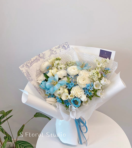 Assorted flower bouquet（blue/white）