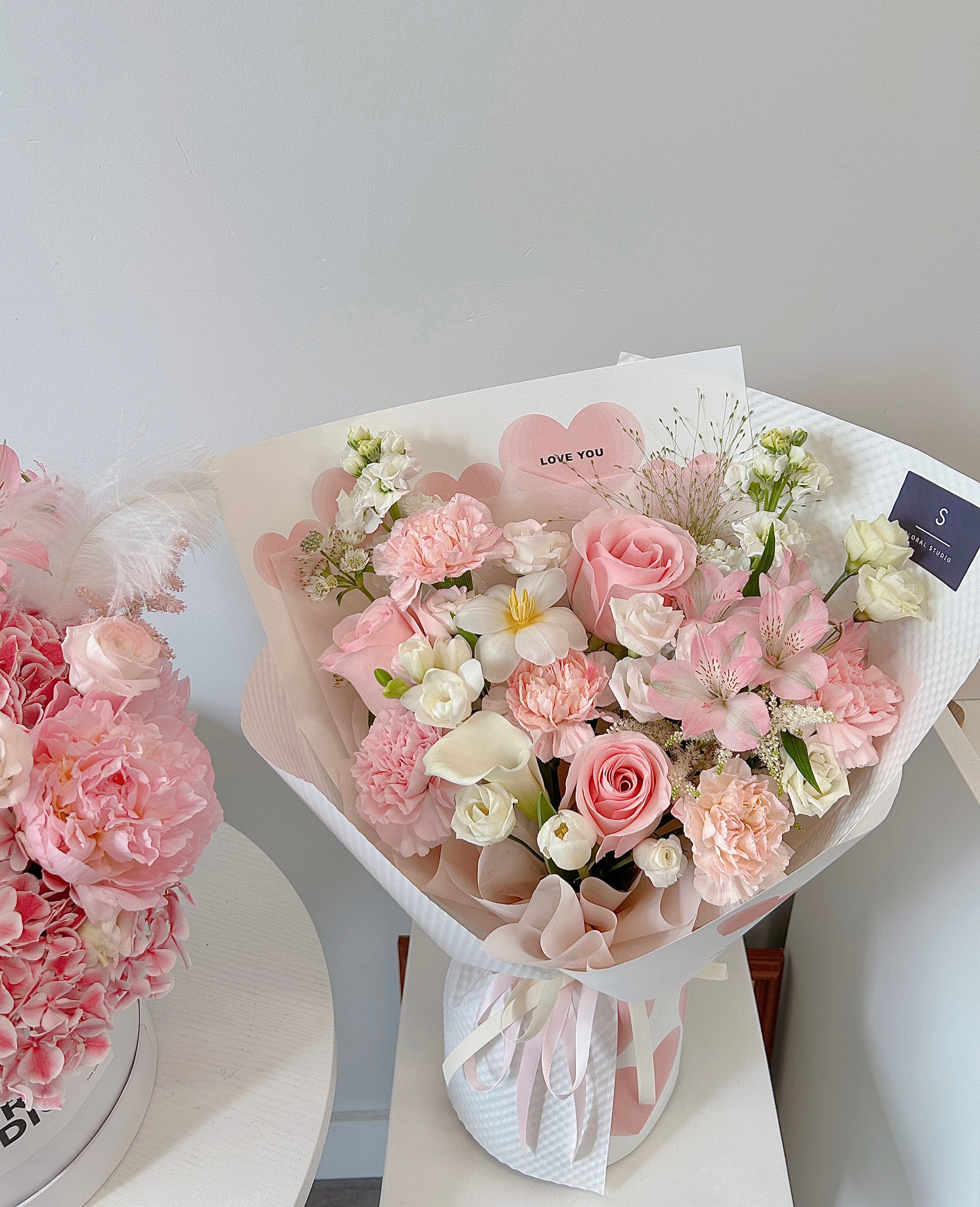Assorted flower bouquet（pink/white）
