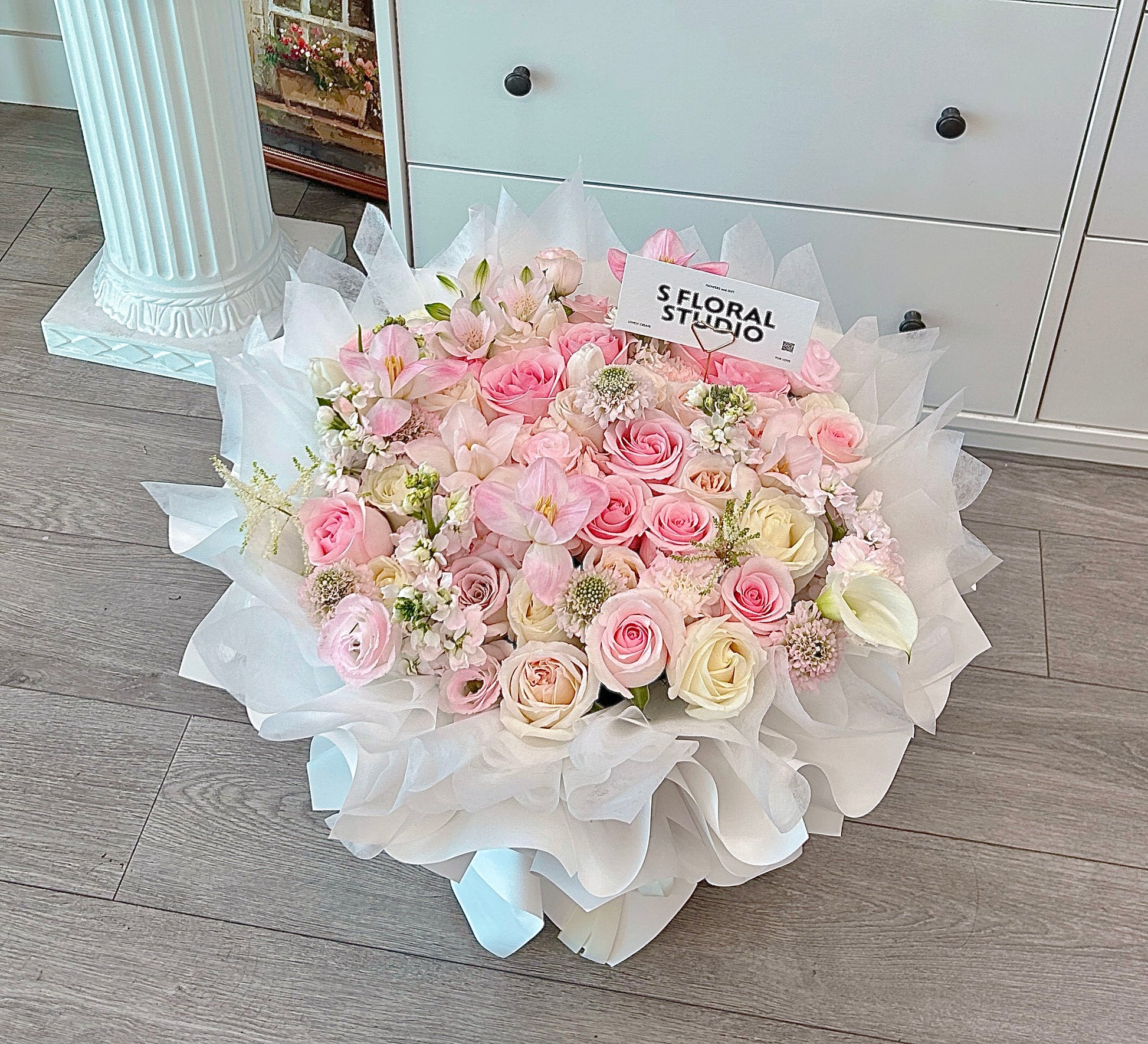 Assorted flower Bouquet (light pink/white)