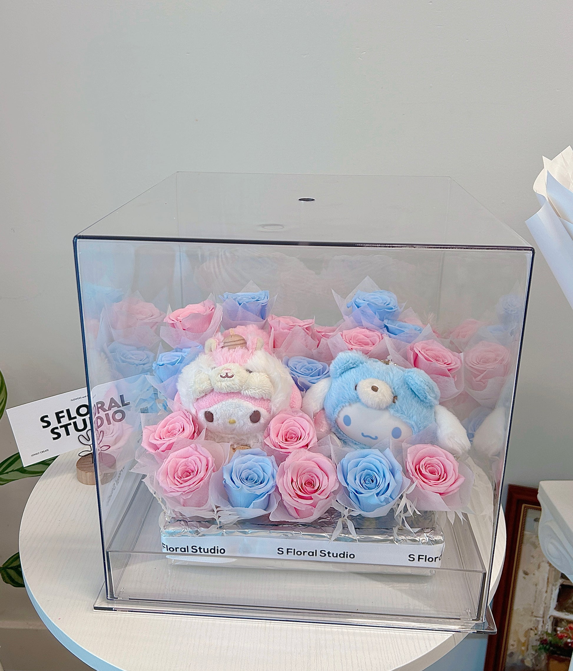 Preserved Roses box with Sanrio doll