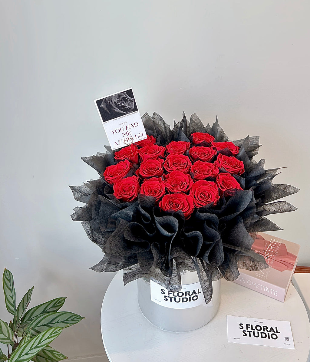 Preserved red roses Box