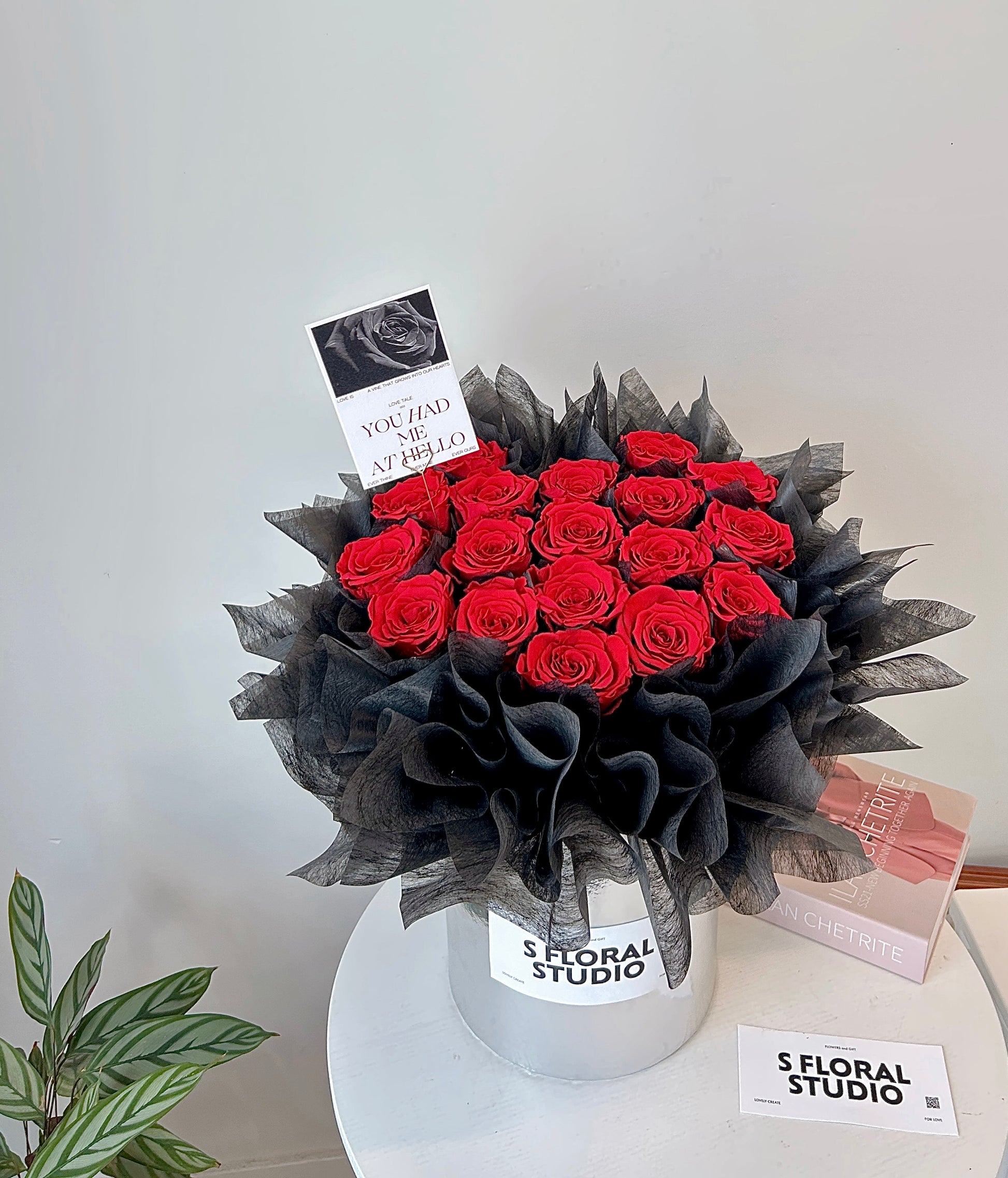 Preserved red roses Box