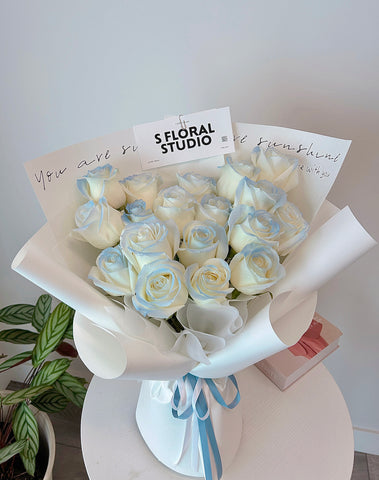 Tinted light blue roses bouquet 16
