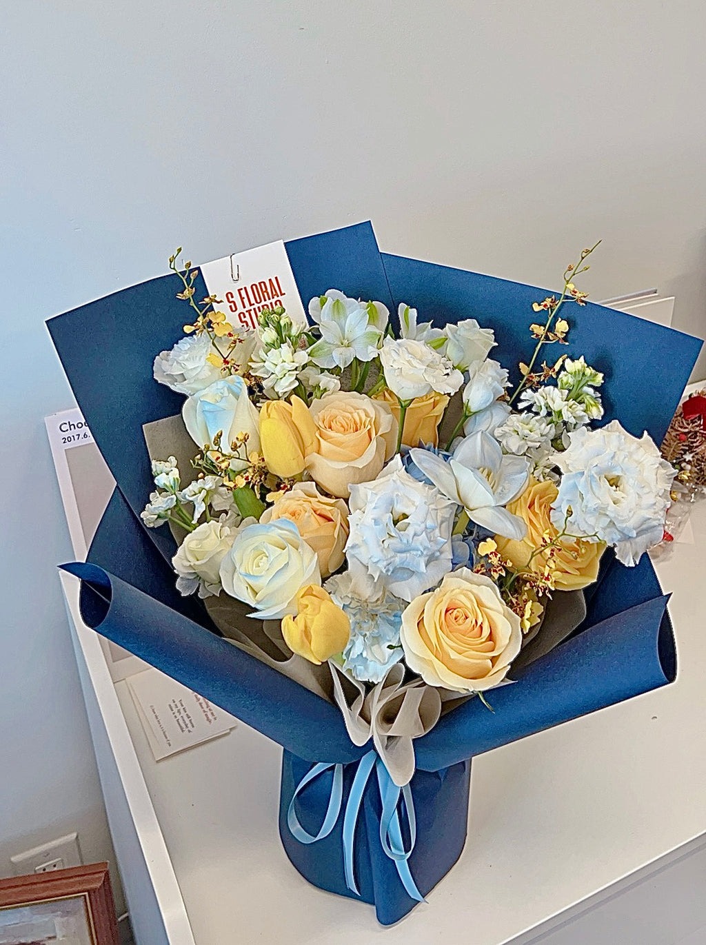 Assorted flower Bouquet (yellow/blue)
