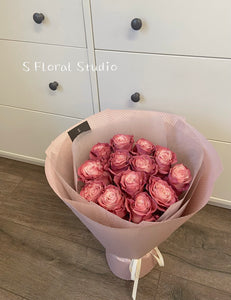 Mauve roses bouquet
