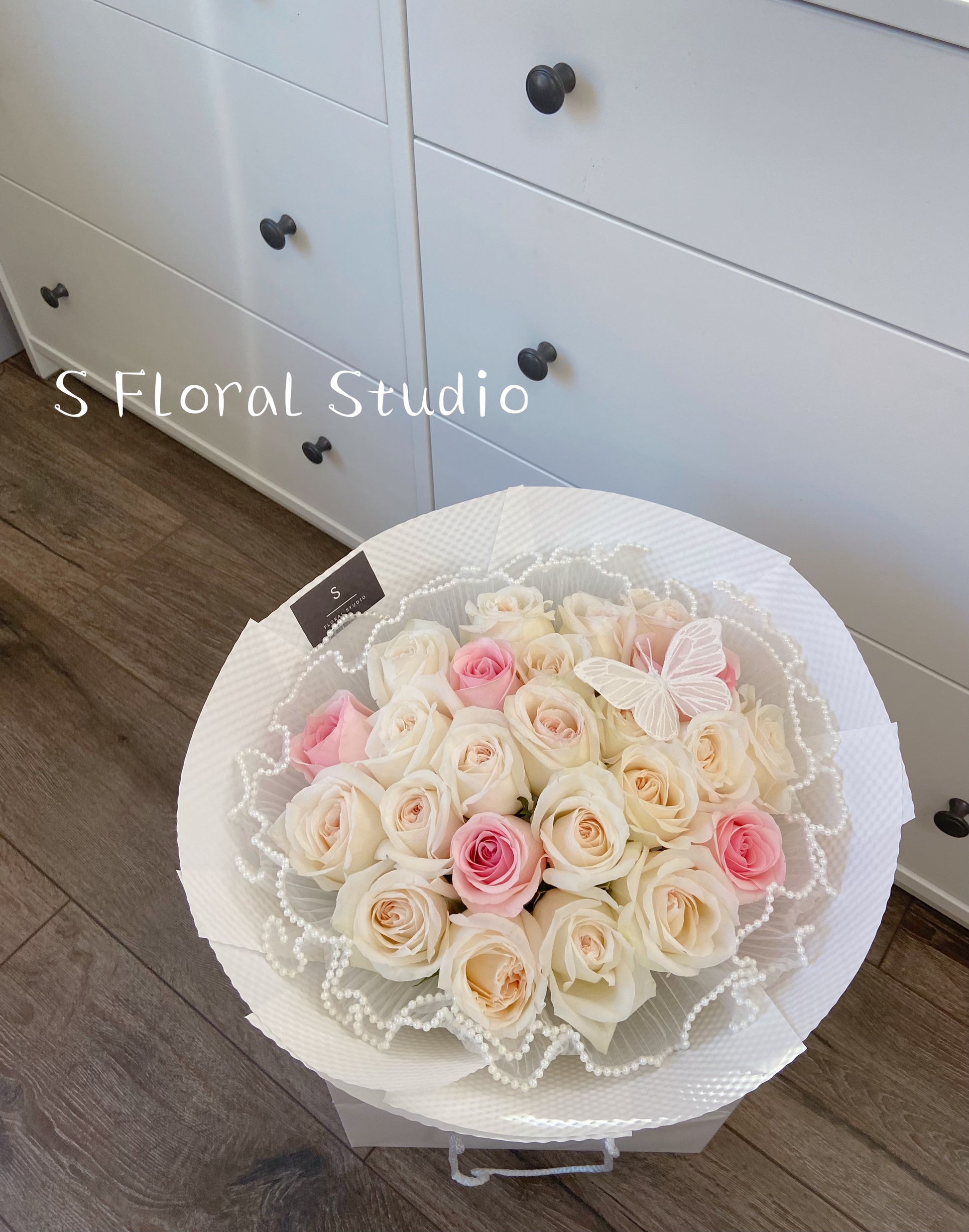 Pink & White Roses Bouquet 22