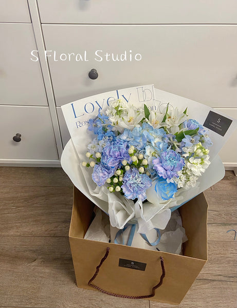 Assorted flower bouquet（blue/white）